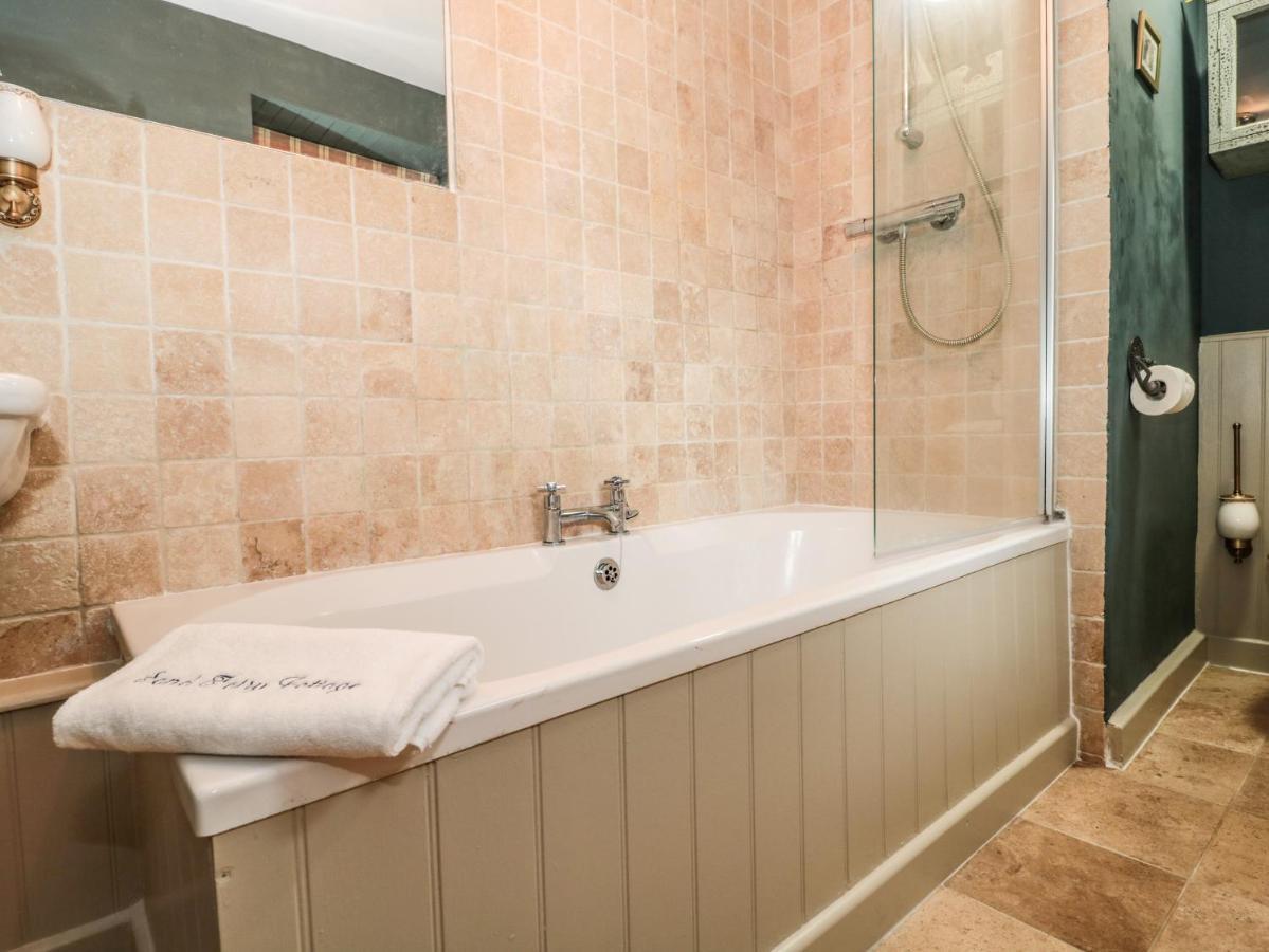 Sand Fairy Cottage Bath Exterior foto